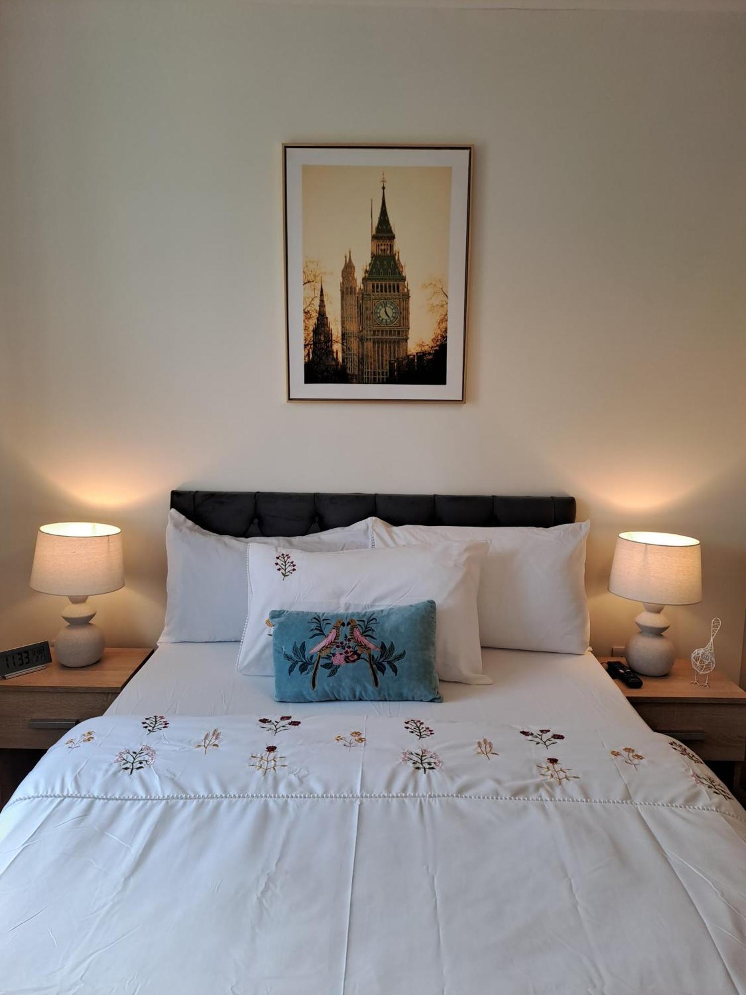 Cozy Bedroom In Lucan, ดับลิน ภายนอก รูปภาพ